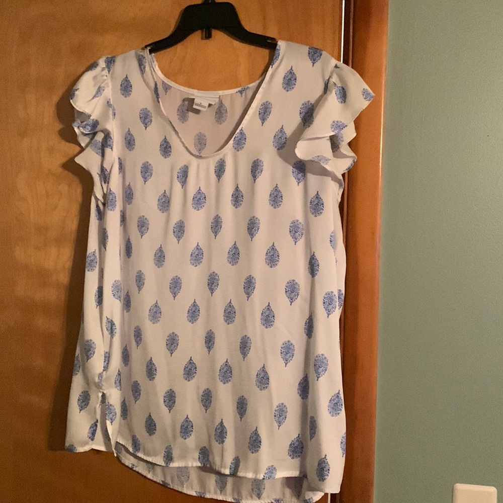 Satin tank with flutter sleeves and blue design